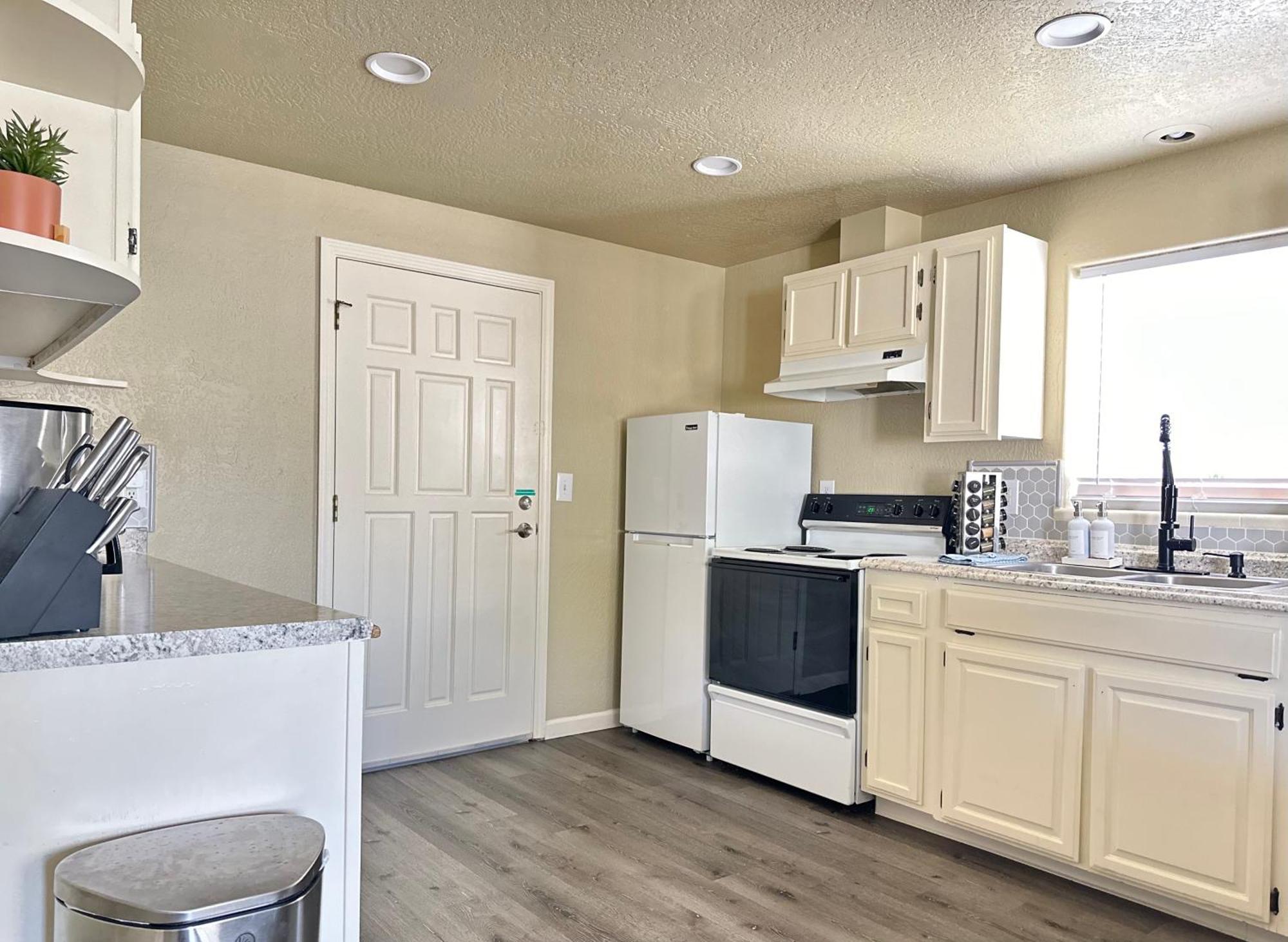 Near Downtown- Kitchen-Washerdryer-Parking Medford Exteriör bild